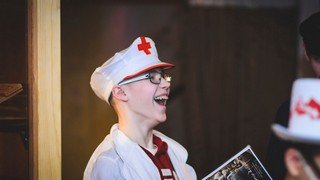 Квест «Психушка» для подростков: Когда ты и твои друзья нашли технический мануал для КошкоДемона и поняли, что он требует котят и мультиков, чтобы захватить мир. Квест «Психушка». Квест для подростка в Волгодонске.